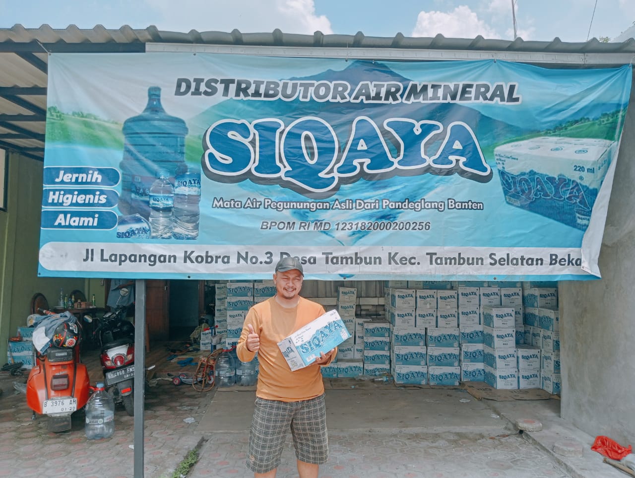 Tim Distribusi Air Mineral Siqaya Terpercaya